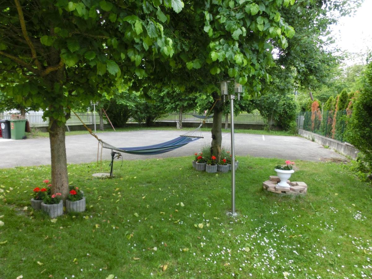 Ferienwohnung In Lobau Вена Экстерьер фото