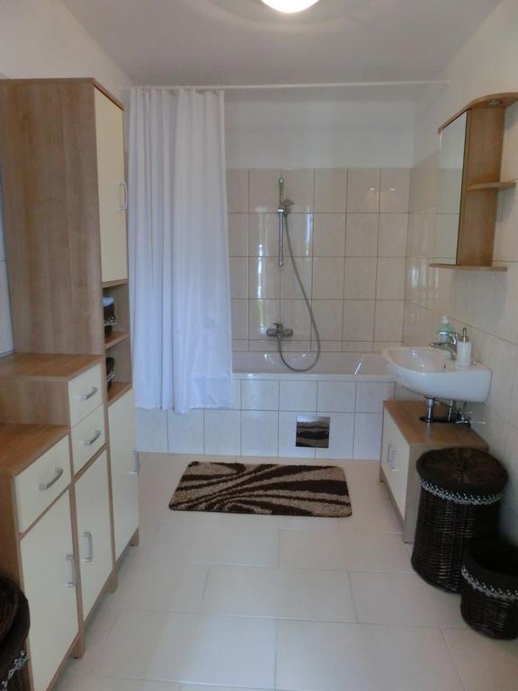 Ferienwohnung In Lobau Вена Экстерьер фото