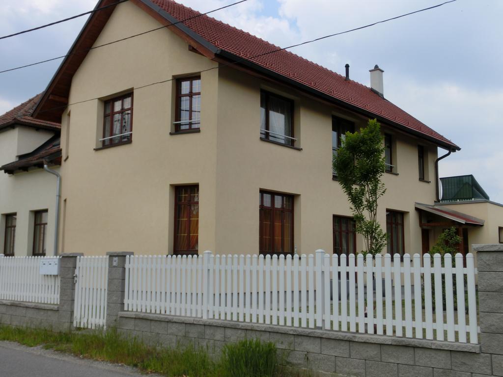 Ferienwohnung In Lobau Вена Экстерьер фото