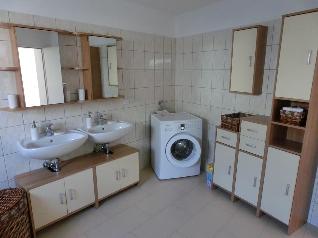 Ferienwohnung In Lobau Вена Экстерьер фото